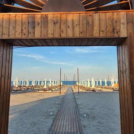 Rent A View 1 *